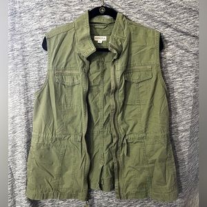 Zip Up Cargo Vest
